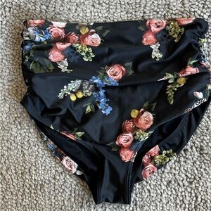 Albion Fit Black Size Med Floral High-Waisted Bikini Bottom with Ruched Sides